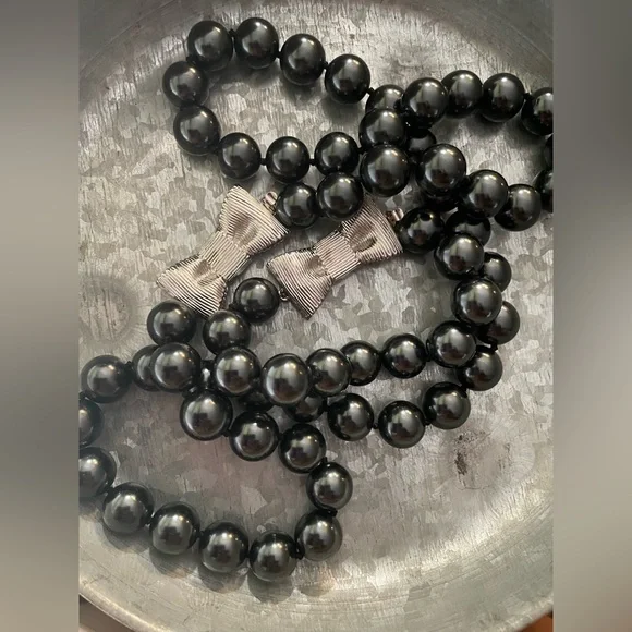 Kate Spade Gray Beaded Necklace and bracelet with Silver Bow - Picture 7 of 8